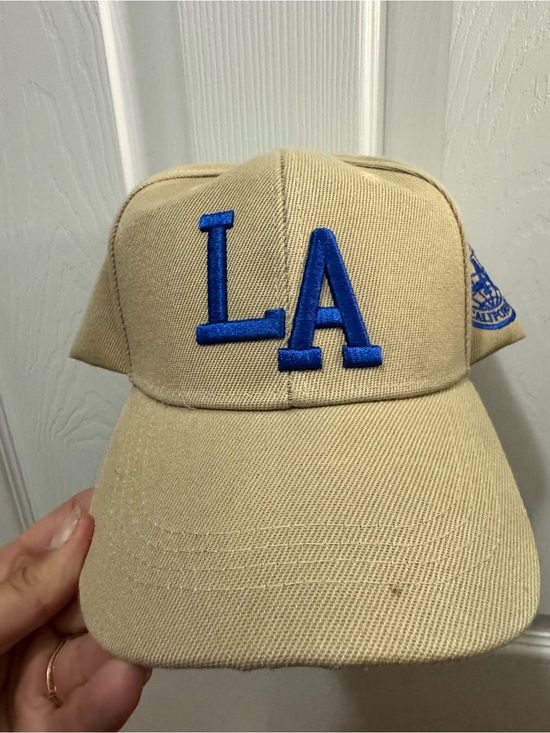 Source Unknown Accessories - Source Unknown Beige Baseball Cap with Blue LA Embroidery
